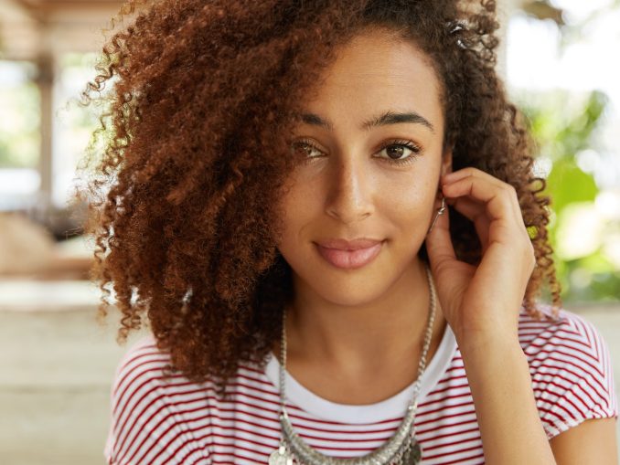 Routine du soir : comment protéger ses boucles en dormant ?
