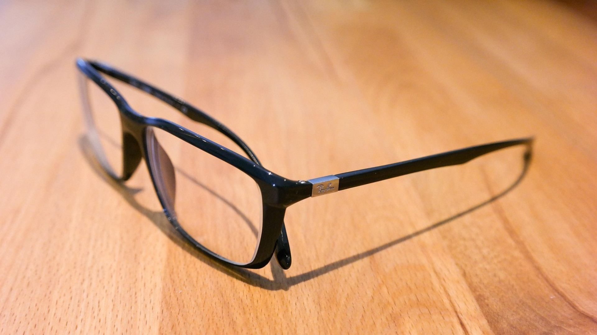 Comment choisir ses lunettes de vue Ray-Ban ? Guide d’expert pour un choix réussi