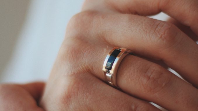 Chevalière homme : comment choisir le bon modèle en or ?